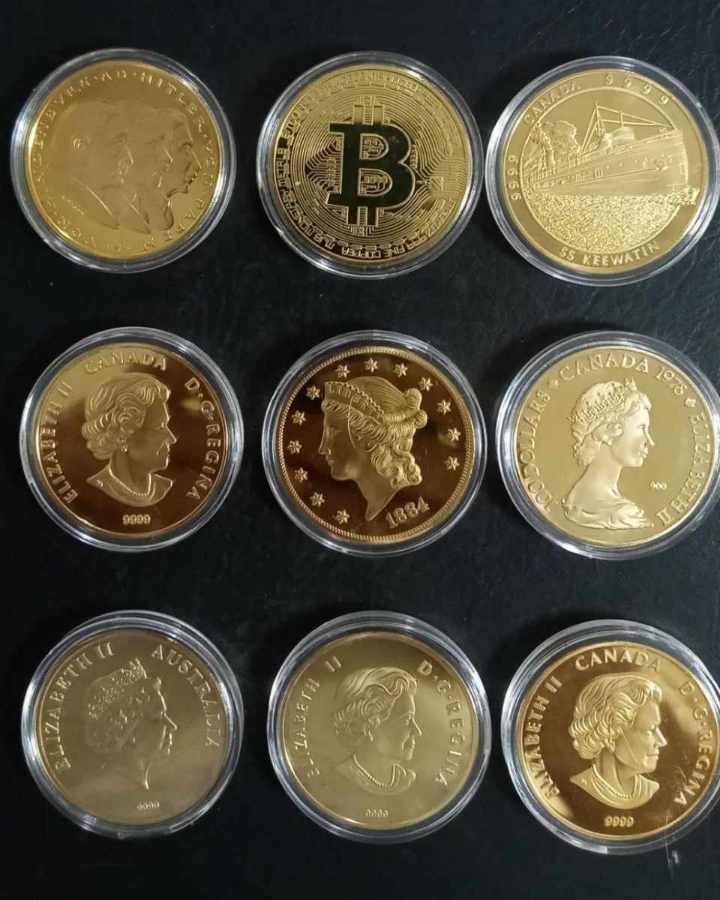 9 عدد سکه روکش طلای سوپر بانکی با کپسول محافظ خارجی