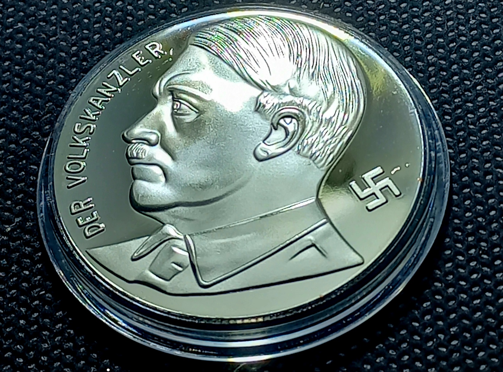 سکه یادبود ادولف هیتلر با کپسول مخصوص